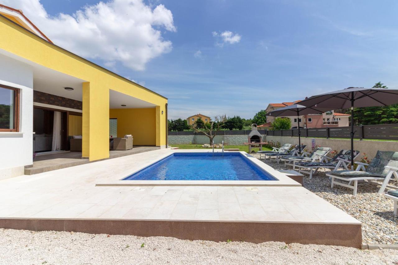 Modern Villa Eve In Medulin With Pool Near The Beach المظهر الخارجي الصورة